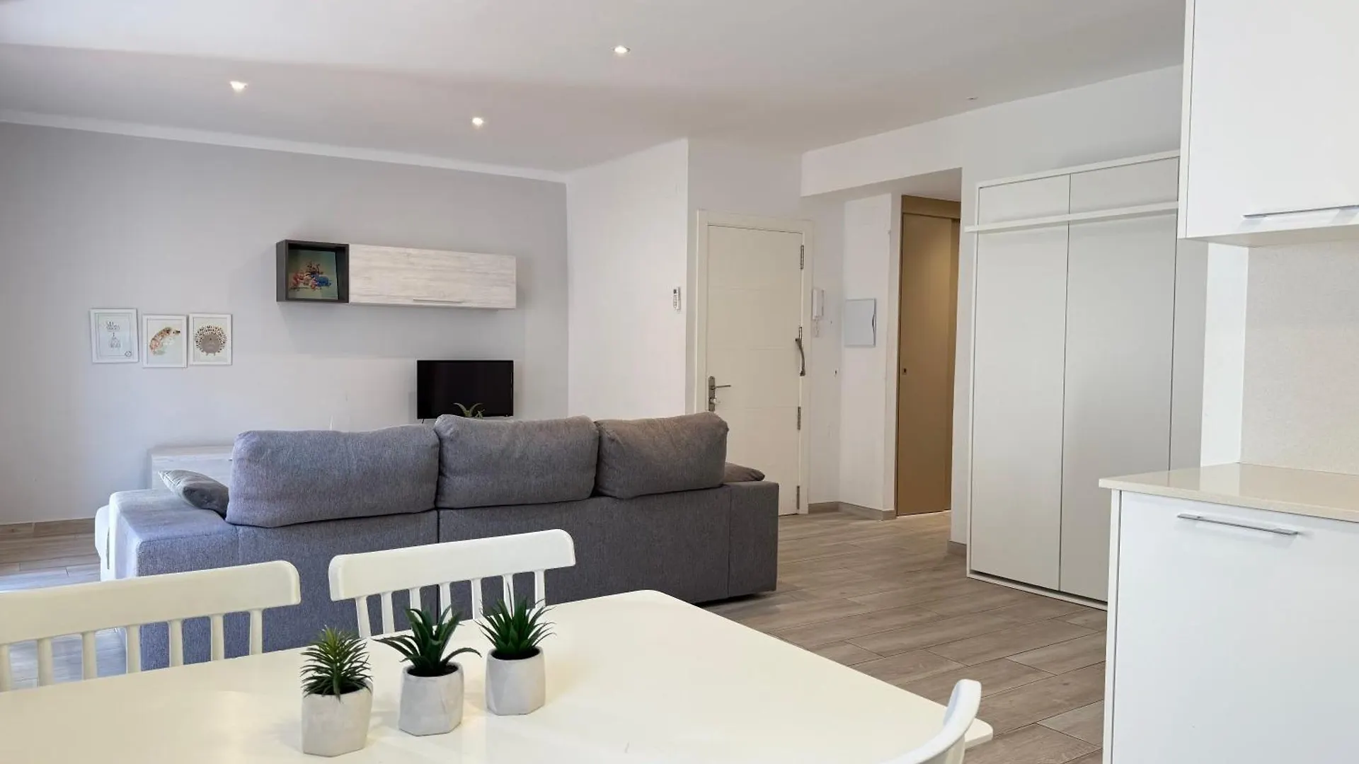 Agi Cosconilles Centro Apartment Roses 0*,