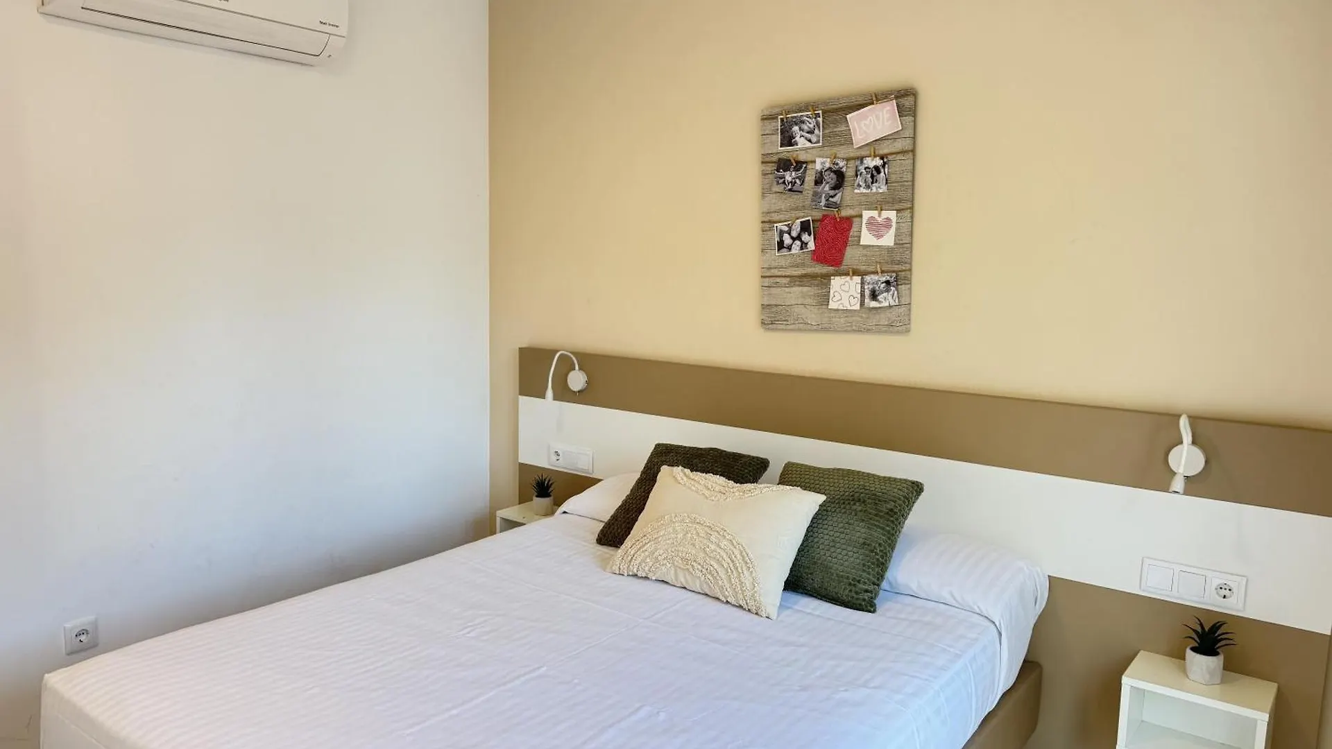 Agi Cosconilles Centro Apartment Roses 0*,